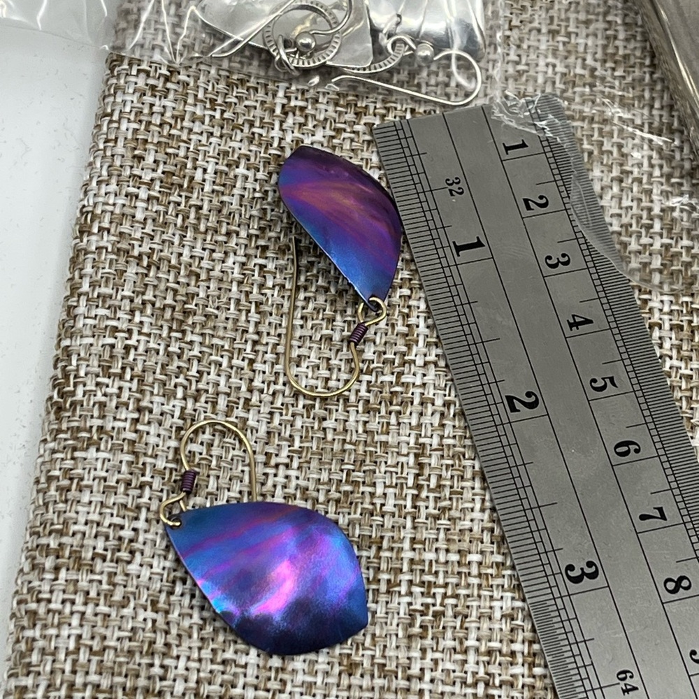 Signed Holly Yashi Hammered Niobium Drop Earrings - Blue & Purple - Picture 9 of 15